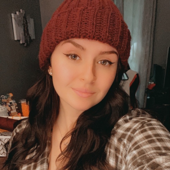 Meet your Posher, Karissa - Picture 1 of 3